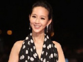 張鈞寧黑白露背裙性感亮相 將擔(dān)任頒獎嘉賓