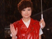 李宇春紅衣驚艷現(xiàn)身 稱(chēng)自己暫時(shí)不會(huì)導(dǎo)演電影