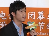 王柏杰黑色西裝帥氣亮相 接受采訪表示十分緊張