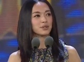 霍建起、楊亞洲為姚晨頒發(fā)最受歡迎女演員獎