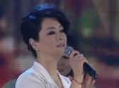 毛阿敏一身白衣莊重亮相 連唱三首經典影視金曲