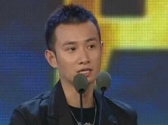 文章獲得最受歡迎男演員獎 太太滿臉幸福眼含淚光