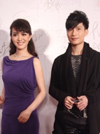 居文沛紫色禮服優(yōu)雅亮相 陳楚生潮裝帥氣十足