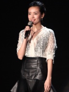 董潔以“母親”身份現場助拍 號召關愛貧困兒童
