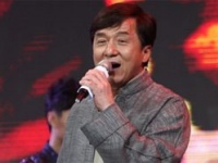 成龍攜手“龍家族”成員亮相 深情共唱《相信愛》