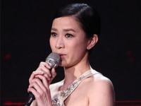 佘詩曼推薦“倩女幽魂”戲服 鐘麗緹現(xiàn)場愛心助拍